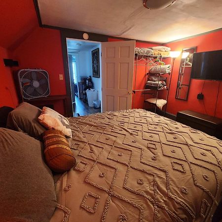 Cozy 3 Bedroom House In Downtown Итака Экстерьер фото