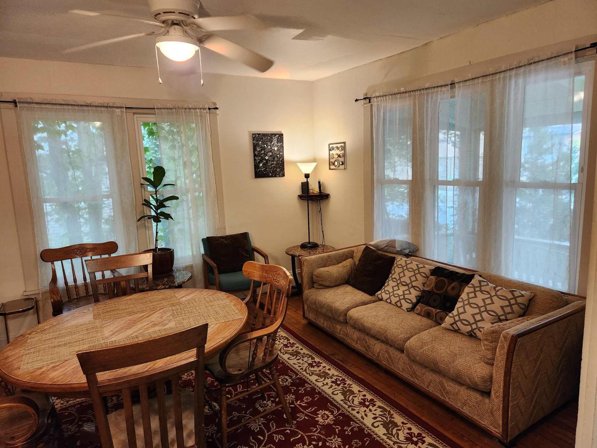 Cozy 3 Bedroom House In Downtown Итака Экстерьер фото