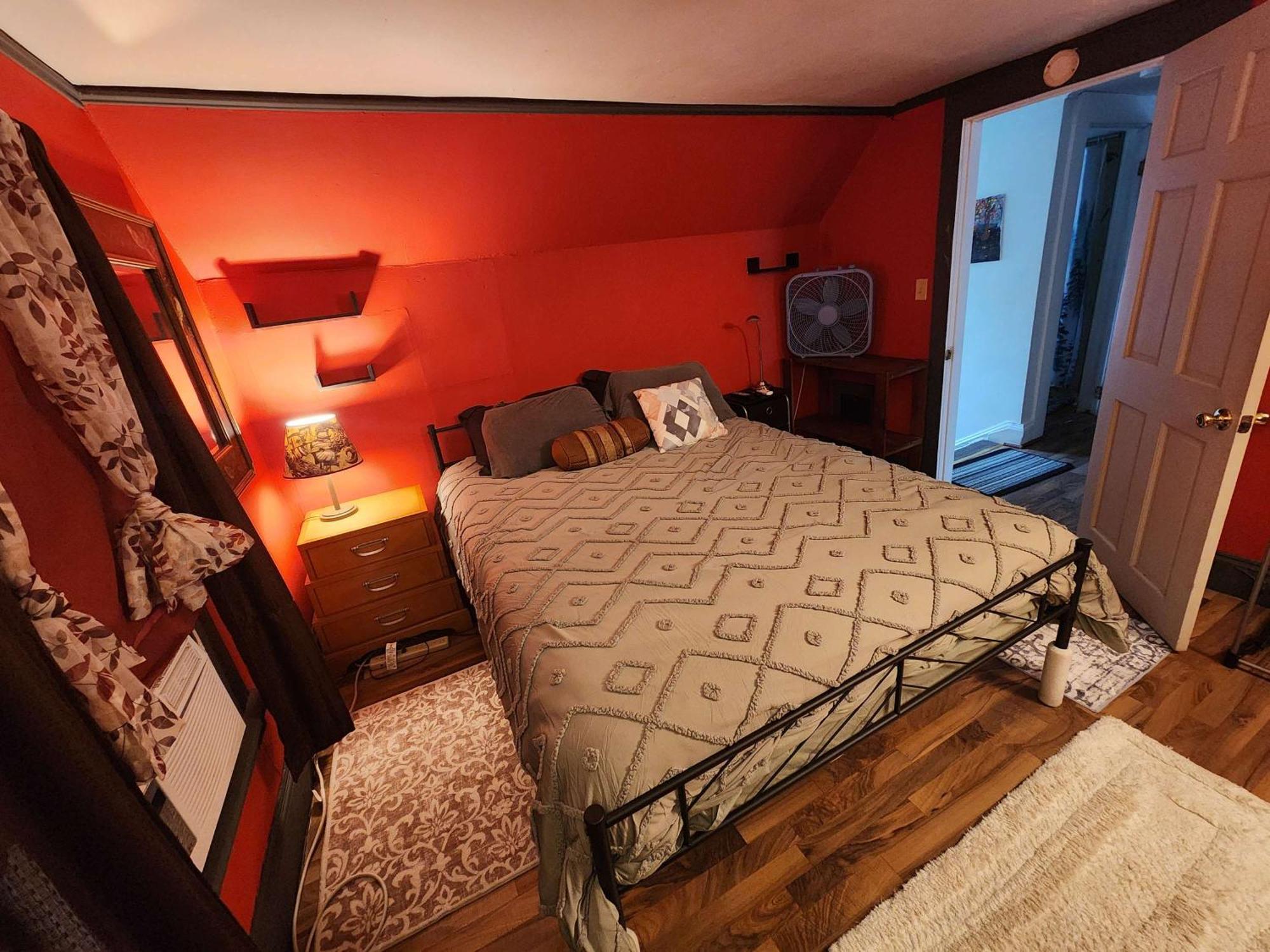 Cozy 3 Bedroom House In Downtown Итака Экстерьер фото